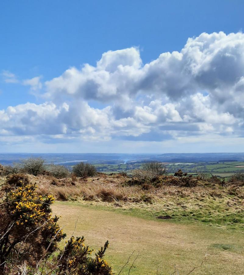 Summit Camping Kit Hill Cornwall Panoramic Views Grass Pitch From 15Pn Or Bella Bell Tent 75Pn Callington Exteriör bild