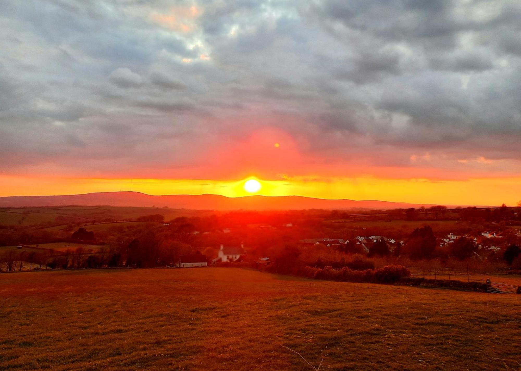 Summit Camping Kit Hill Cornwall Panoramic Views Grass Pitch From 15Pn Or Bella Bell Tent 75Pn Callington Exteriör bild