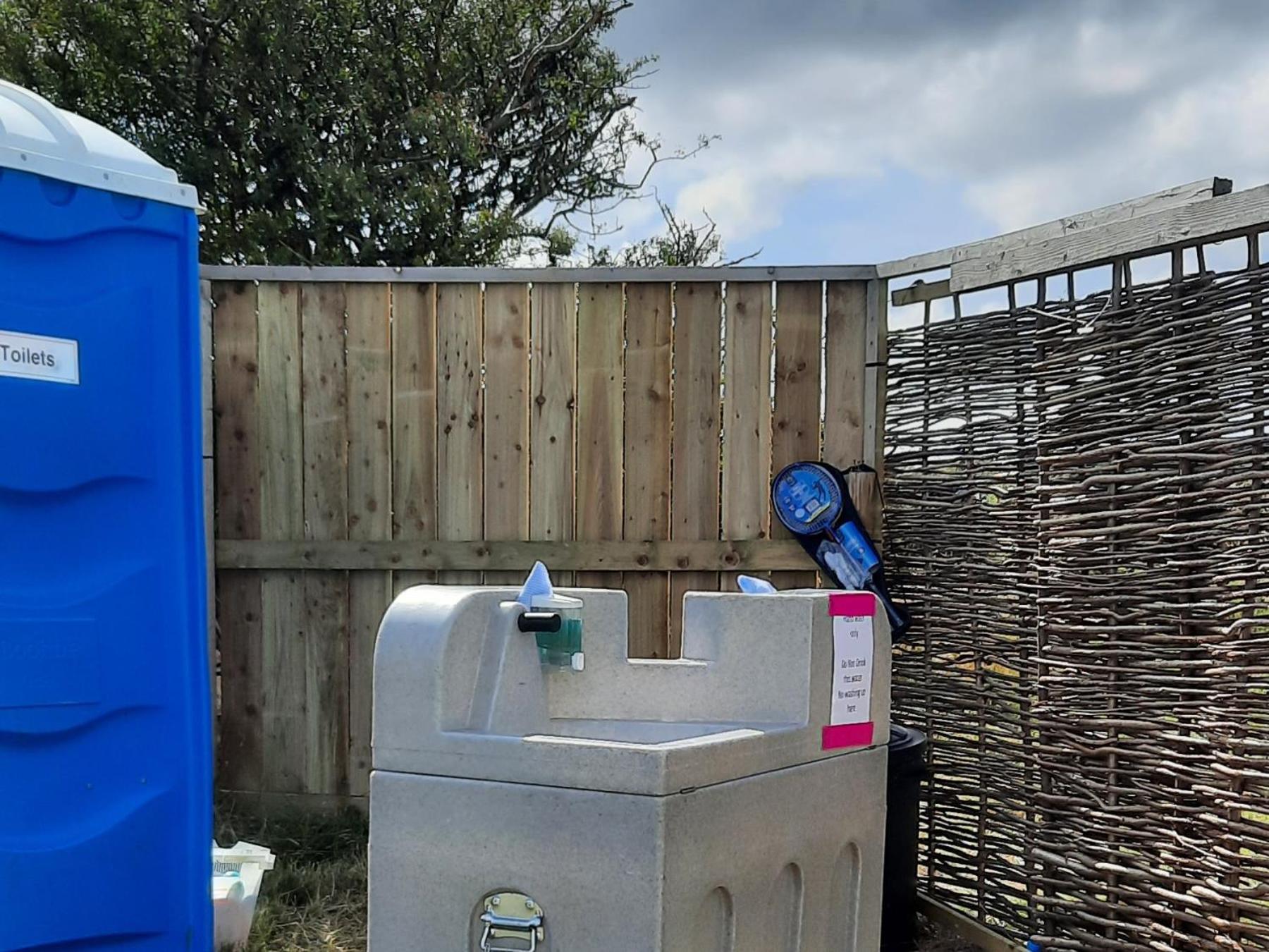 Summit Camping Kit Hill Cornwall Panoramic Views Grass Pitch From 15Pn Or Bella Bell Tent 75Pn Callington Exteriör bild